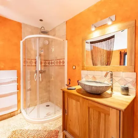 Spacieuse A Avec Piscine Privee